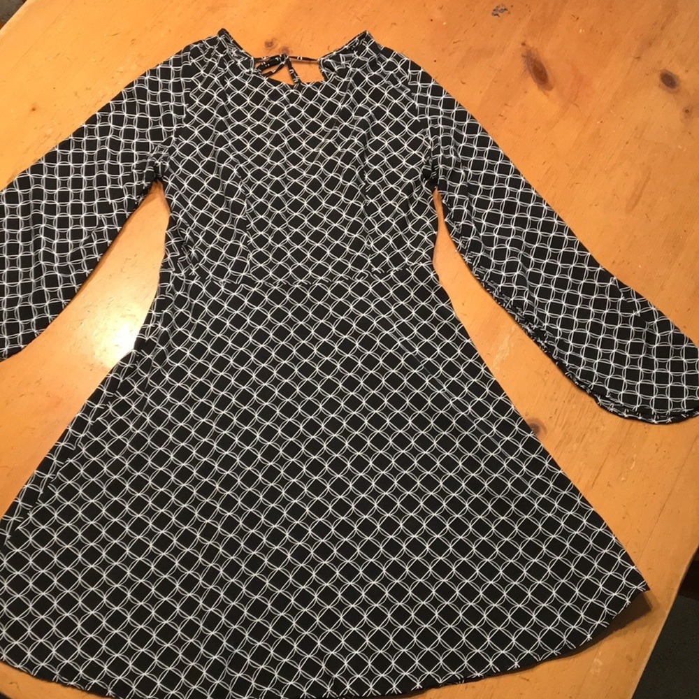 Charlotte Russe Black White Geometric Lattice Open Back Mini Dress Small D3072 - Picture 7 of 8